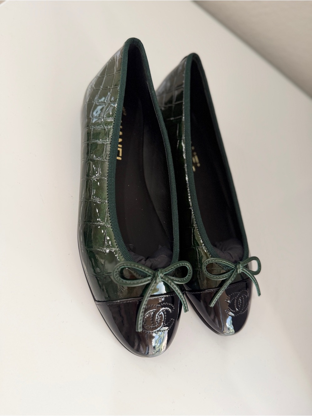 CHANEL GREEN CROC BALLET FLATS size 38 - Picture 2 of 2